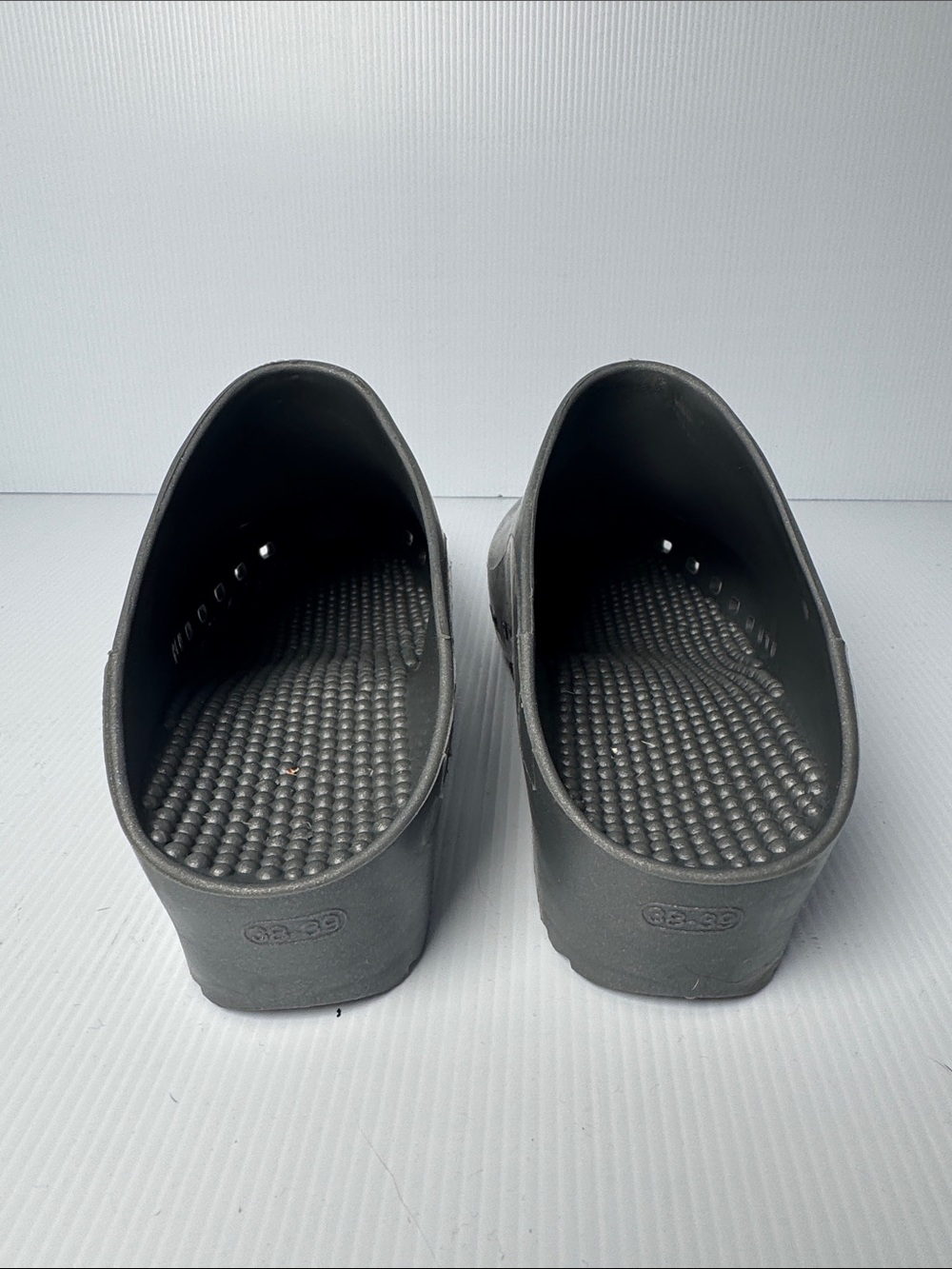CALZURO Adult Classic Clogs Shimmer Gray Slip-On Heeled Textured Footbed 38-39 - Picture 2 of 10
